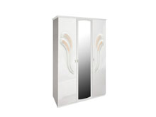 Трехдверный шкаф Лола